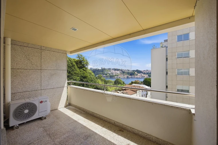 Apartamento T3 para Arrendamento em Lordelo do Ouro e Massarelos Foto 9