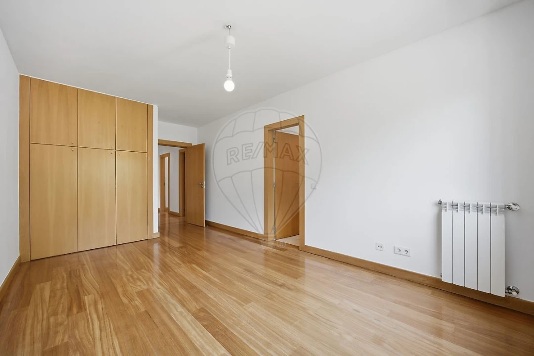 Apartamento T3 para Arrendamento em Lordelo do Ouro e Massarelos Foto 19