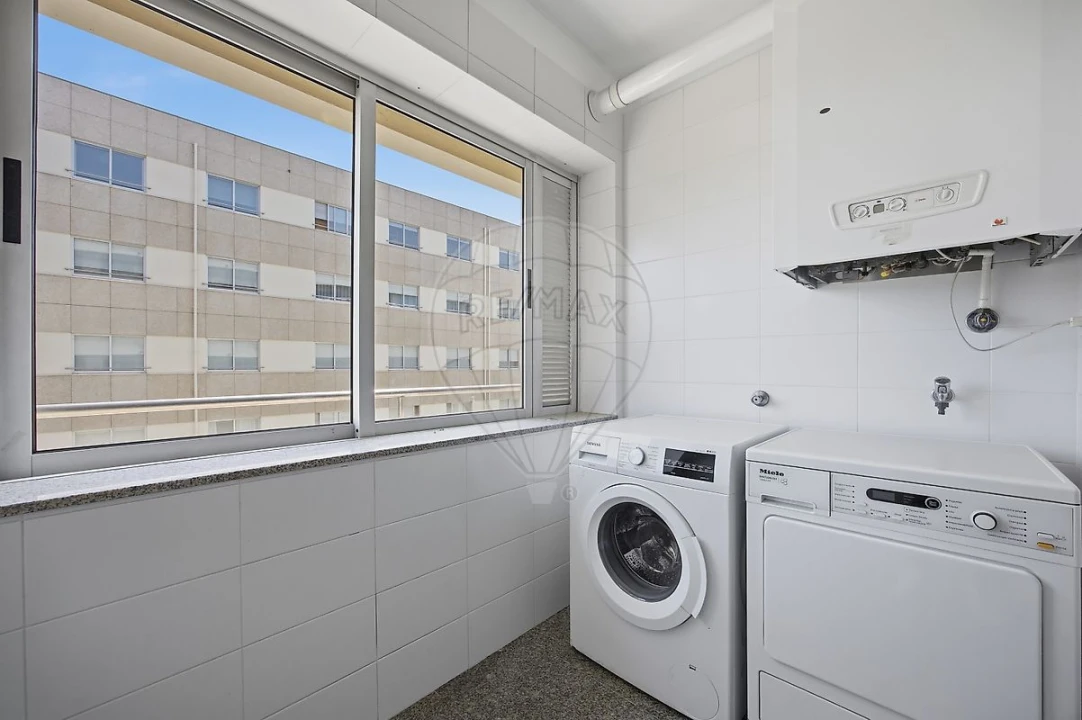 Apartamento T3 para Arrendamento em Lordelo do Ouro e Massarelos Foto 1