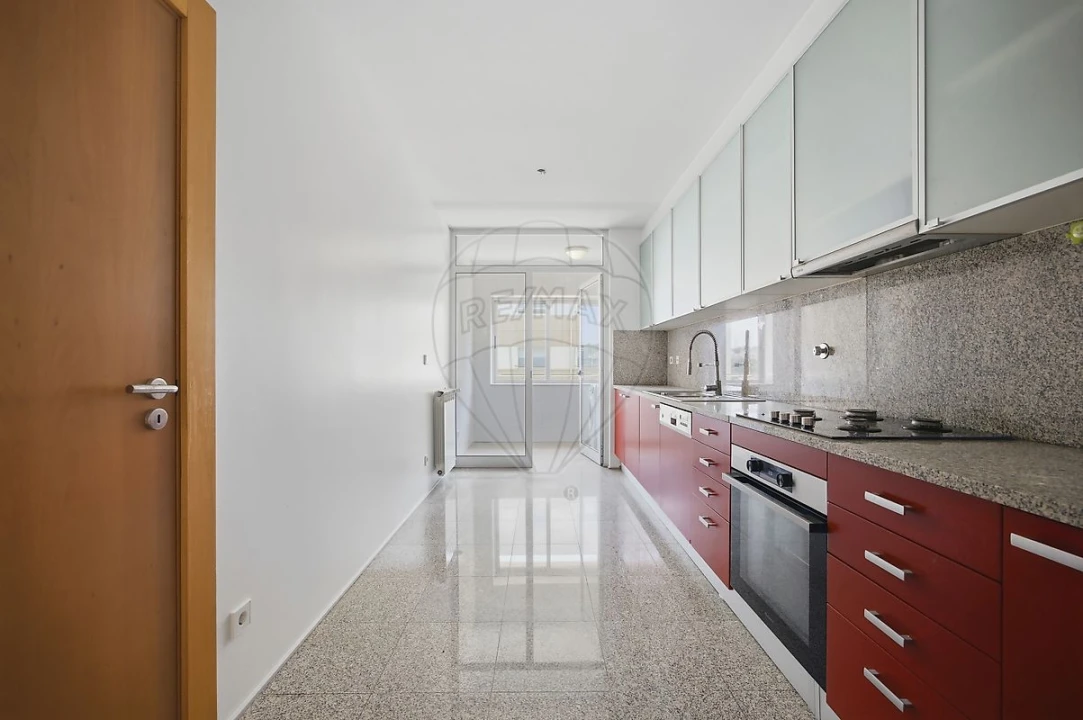 Apartamento T3 para Arrendamento em Lordelo do Ouro e Massarelos Foto 2