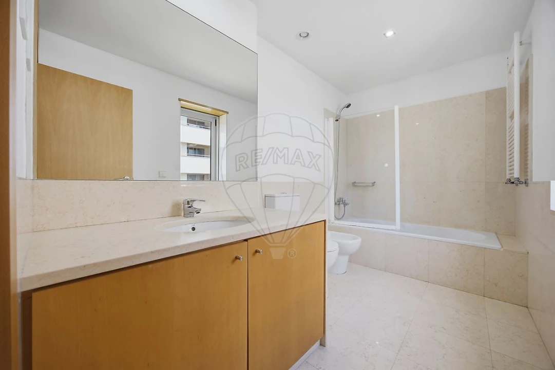 Apartamento T3 para Arrendamento em Lordelo do Ouro e Massarelos Foto 14
