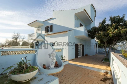Moradia T4 para Venda em Moncarapacho e Fuseta
