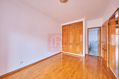Moradia T2 para Venda em Atalaia e Alto Estanqueiro-Jardia