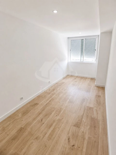Apartamento T2 para Venda em Póvoa de Santa Iria e Forte da Casa