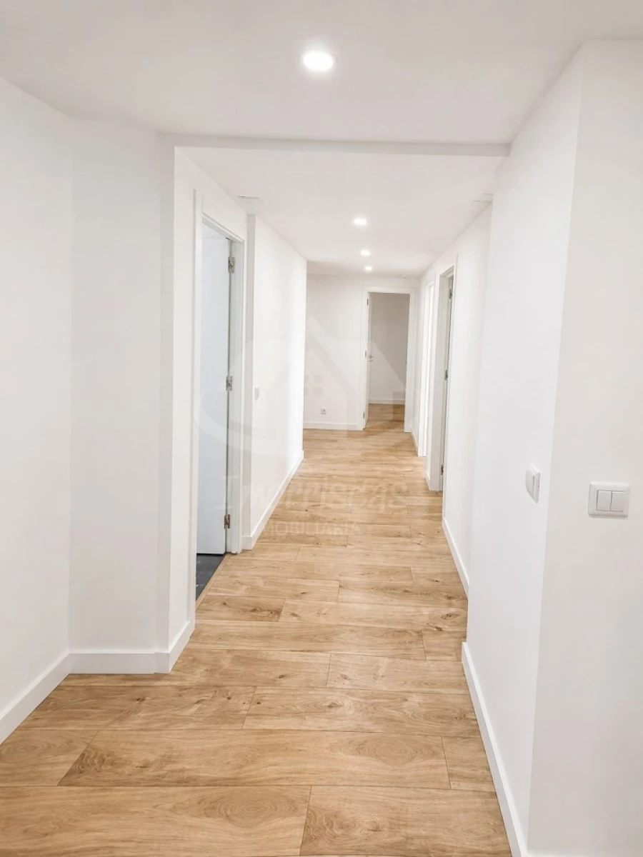 Apartamento T2 para Venda em Póvoa de Santa Iria e Forte da Casa Foto 4