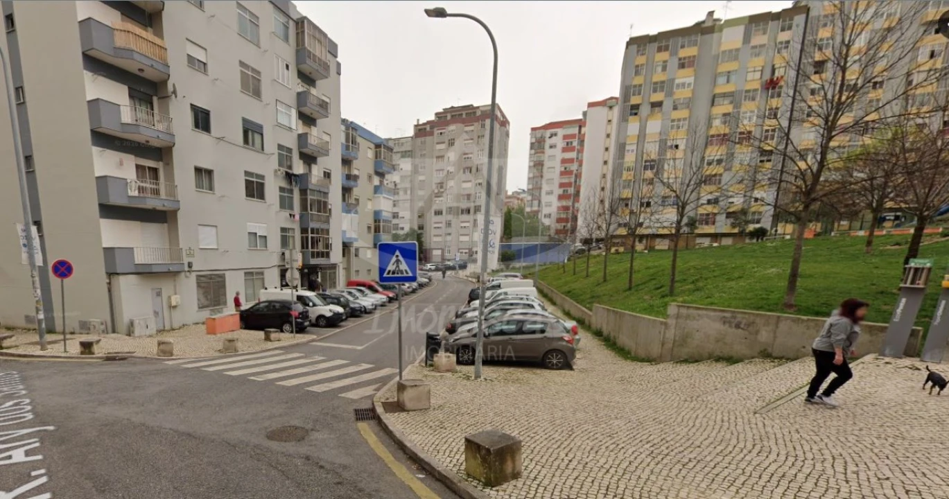 Apartamento T1 para Venda em Águas Livres Foto 3