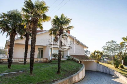 Moradia T6 para Venda em Arcozelo