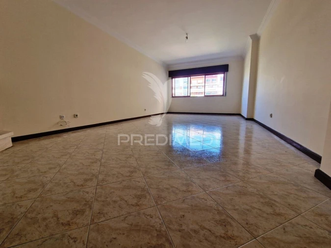 Apartamento T2 para Venda em Algueirão-Mem Martins Foto 2