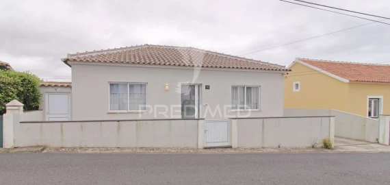Moradia T3 para Venda em Angra (Nossa Senhora da Conceição)