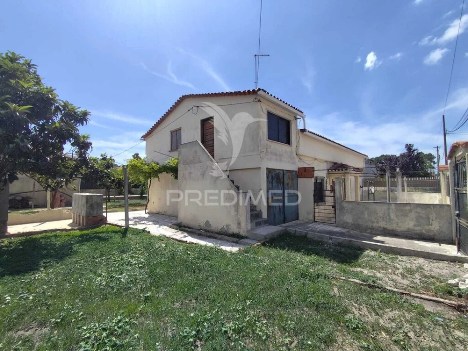 Moradia T2 para Venda em Charneca de Caparica e Sobreda Foto 1