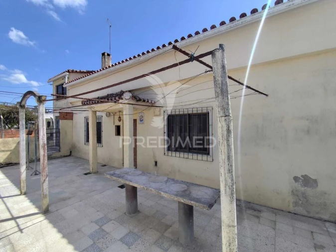 Moradia T2 para Venda em Charneca de Caparica e Sobreda Foto 2