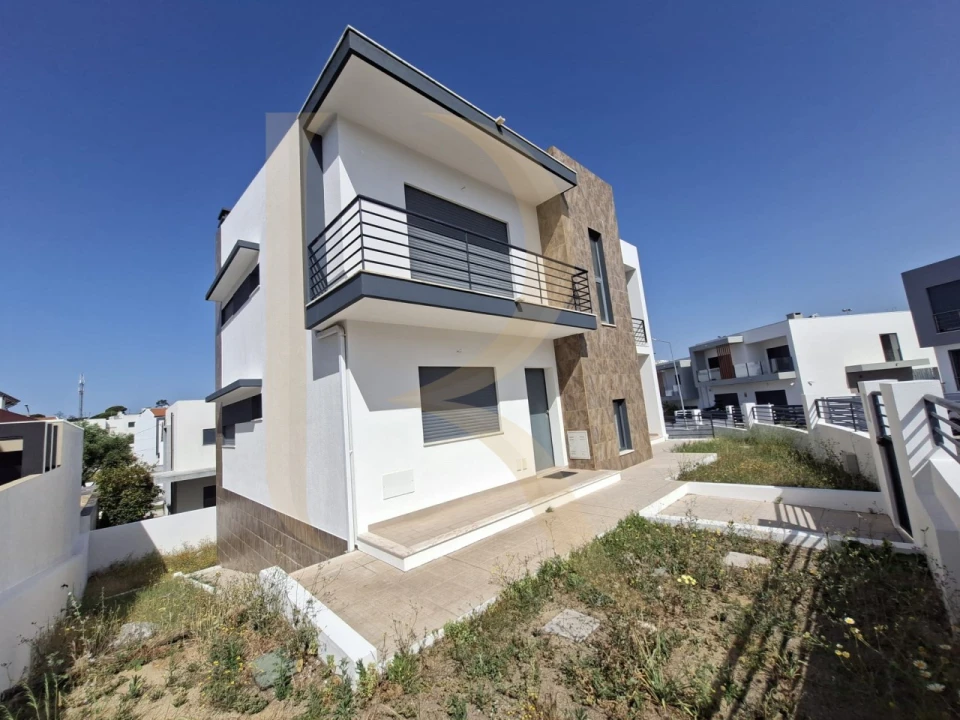 Moradia T5 para Venda em Laranjeiro e Feijó Foto 1
