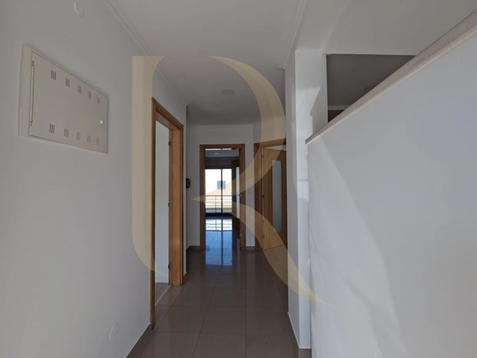 Moradia T5 para Venda em Laranjeiro e Feijó Foto 2