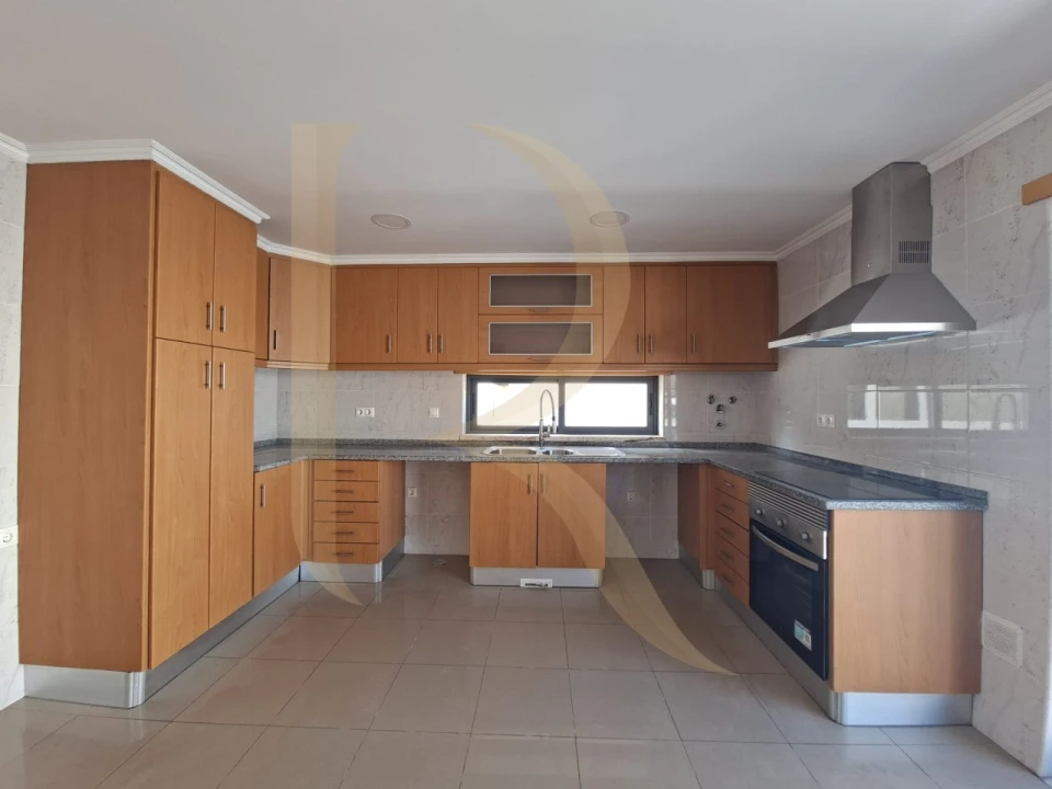 Moradia T5 para Venda em Laranjeiro e Feijó Foto 6
