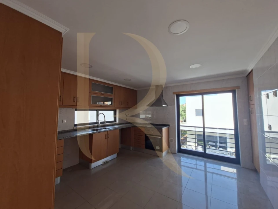 Moradia T5 para Venda em Laranjeiro e Feijó Foto 8