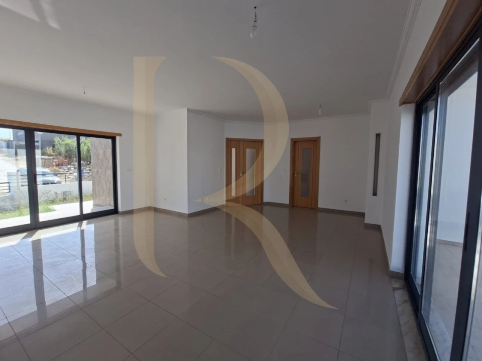 Moradia T5 para Venda em Laranjeiro e Feijó Foto 10