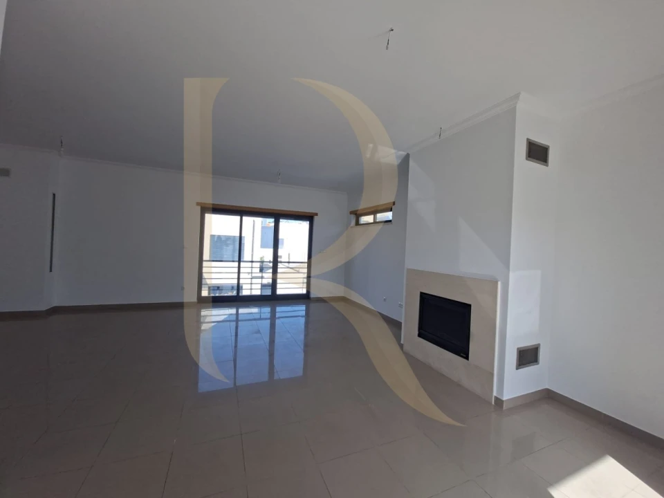 Moradia T5 para Venda em Laranjeiro e Feijó Foto 11