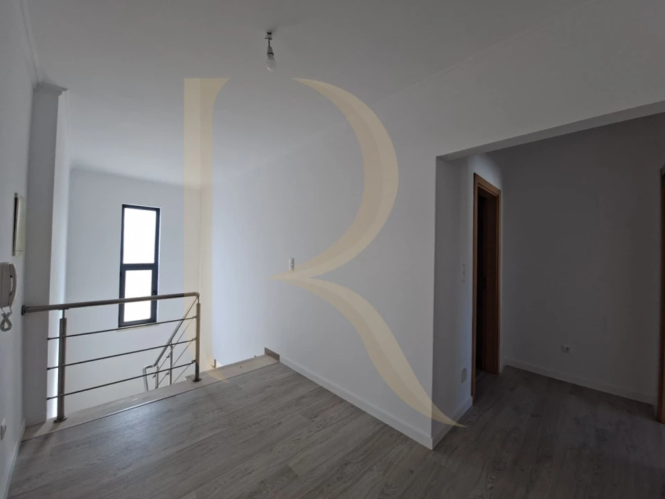 Moradia T5 para Venda em Laranjeiro e Feijó Foto 13