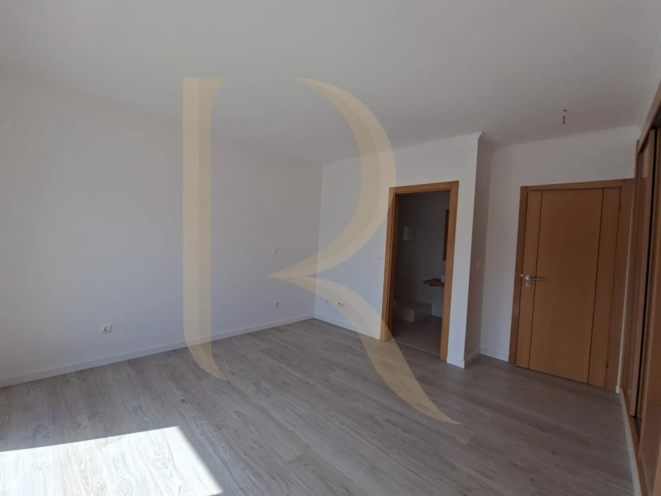 Moradia T5 para Venda em Laranjeiro e Feijó Foto 16