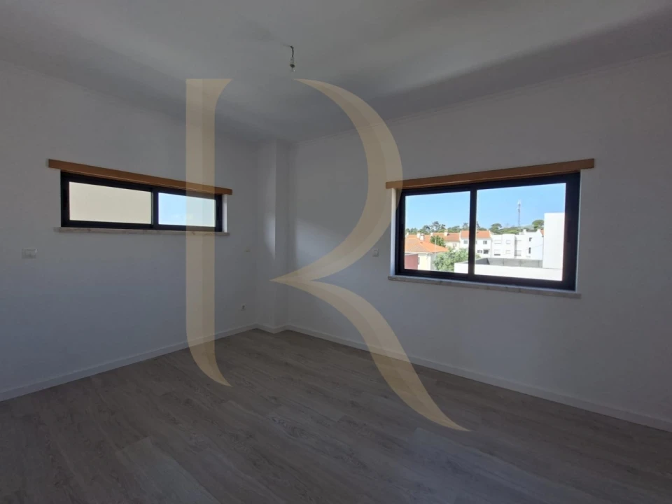 Moradia T5 para Venda em Laranjeiro e Feijó Foto 17