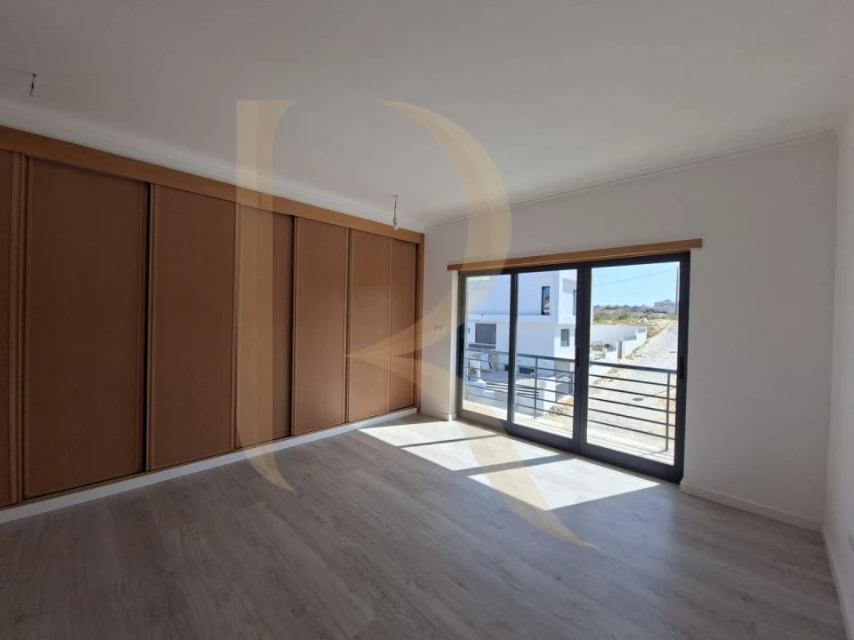 Moradia T5 para Venda em Laranjeiro e Feijó Foto 22