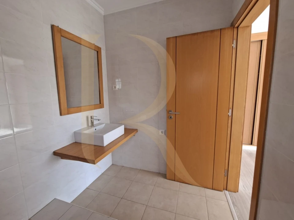 Moradia T5 para Venda em Laranjeiro e Feijó Foto 24