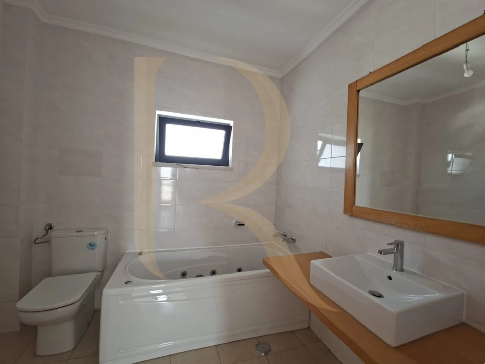 Moradia T5 para Venda em Laranjeiro e Feijó Foto 25