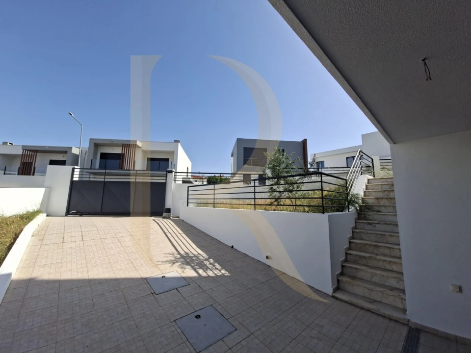 Moradia T5 para Venda em Laranjeiro e Feijó Foto 28