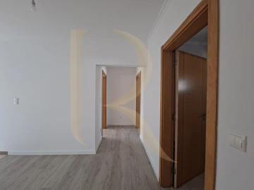 Moradia T5 para Venda em Laranjeiro e Feijó
