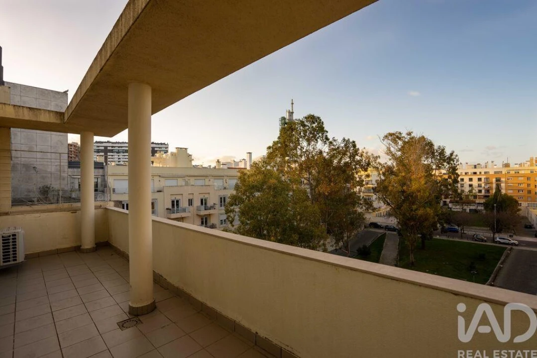 Apartamento T3 para Arrendamento em Olivais Foto 19