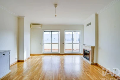 Apartamento T3 para Arrendamento em Olivais