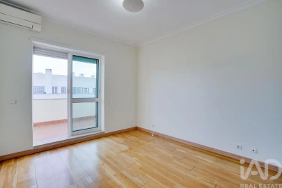 Apartamento T3 para Arrendamento em Olivais