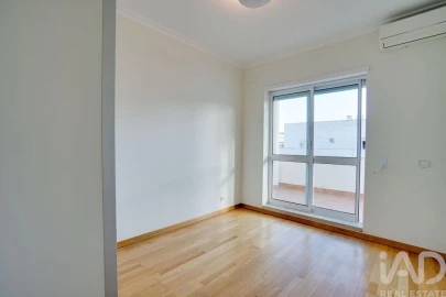 Apartamento T3 para Arrendamento em Olivais