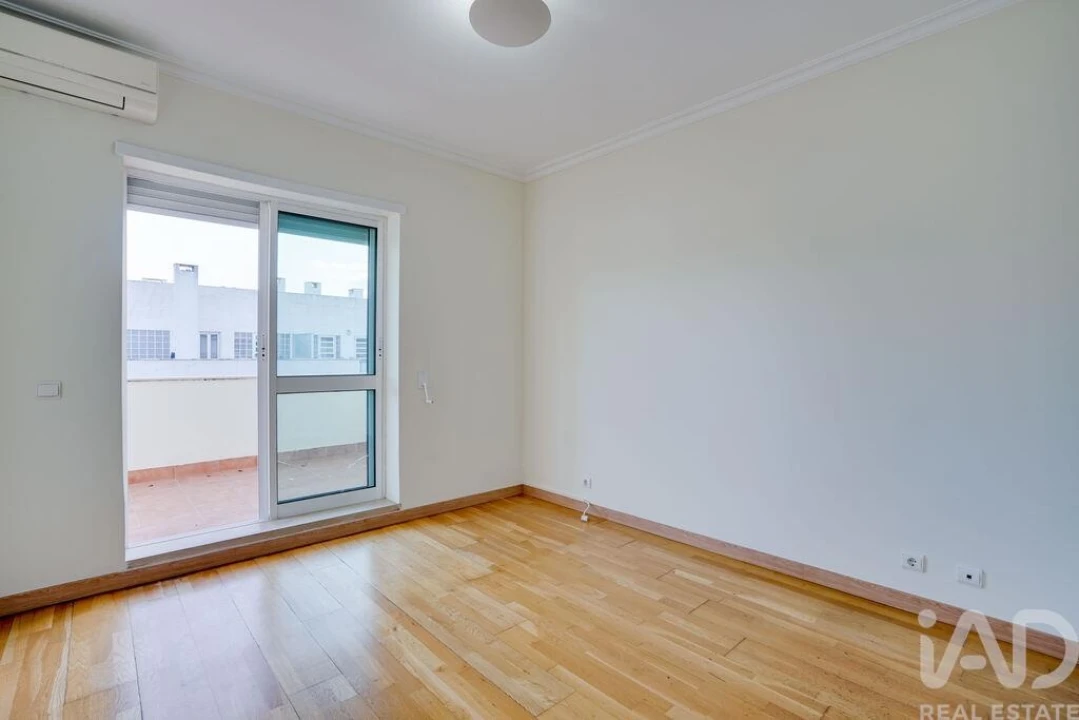 Apartamento T3 para Arrendamento em Olivais Foto 15