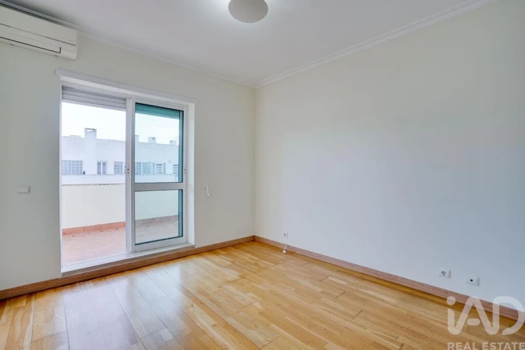 Apartamento T3 para Arrendamento em Olivais Foto 15