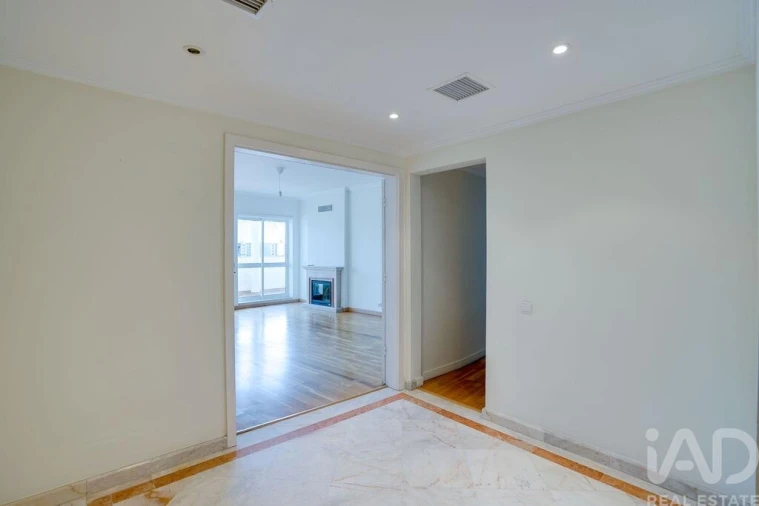 Apartamento T3 para Arrendamento em Olivais Foto 4