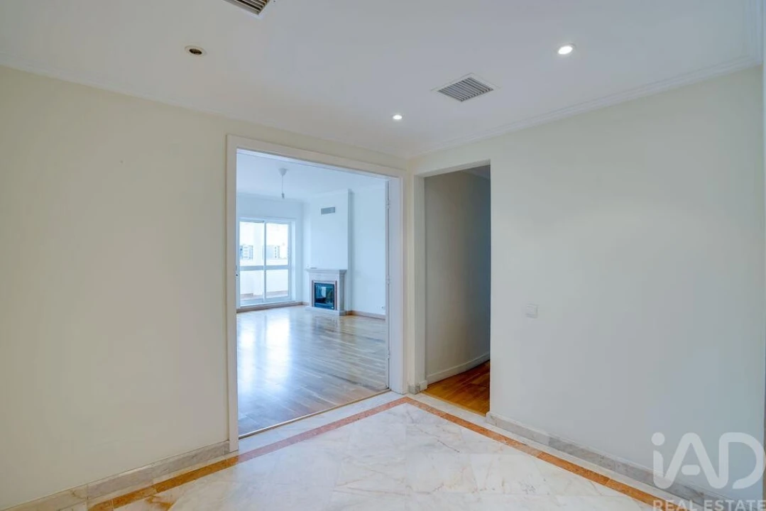 Apartamento T3 para Arrendamento em Olivais Foto 4