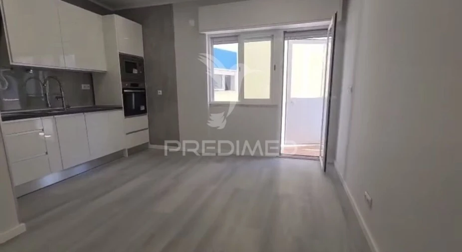 Apartamento T1 para Venda em Venteira Foto 6