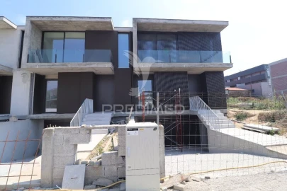 Moradia T3 para Venda em Merelim (São Pedro) e Frossos