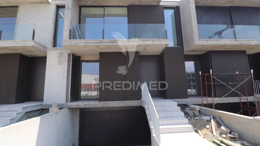 Moradia T3 para Venda em Merelim (São Pedro) e Frossos