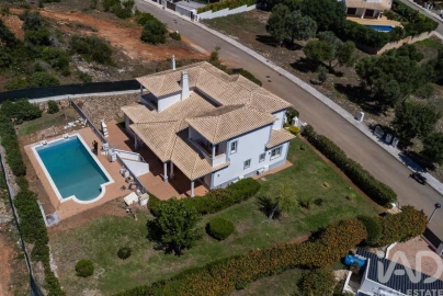 Moradia T4 para Venda em Albufeira e Olhos de Água
