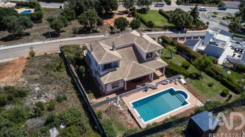 Moradia T4 para Venda em Albufeira e Olhos de Água