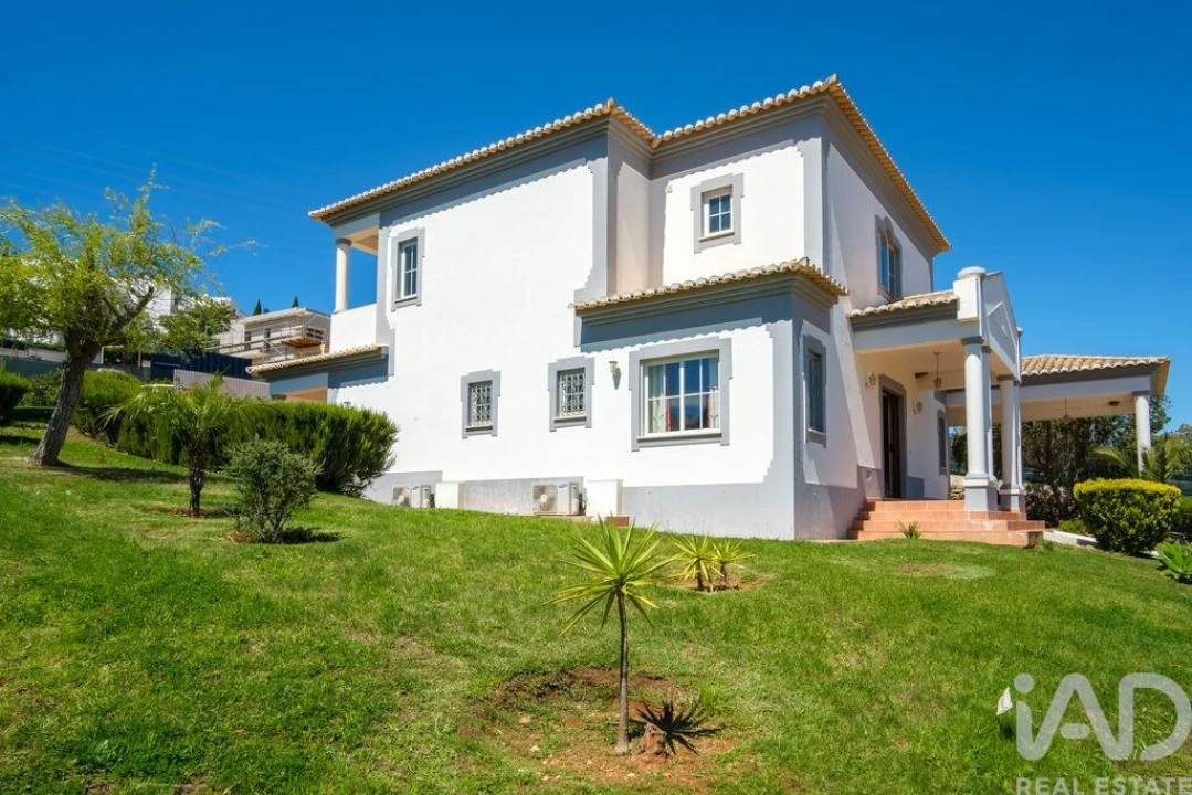 Moradia T4 para Venda em Albufeira e Olhos de Água Foto 2