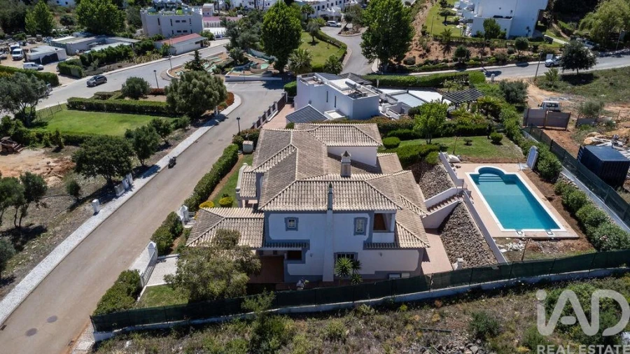 Moradia T4 para Venda em Albufeira e Olhos de Água Foto 3