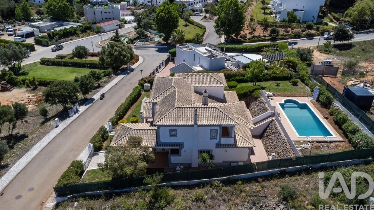 Moradia T4 para Venda em Albufeira e Olhos de Água Foto 3