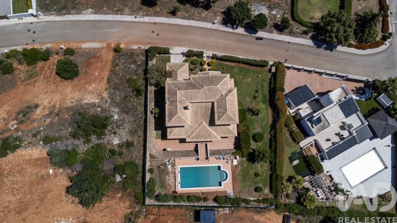 Moradia T4 para Venda em Albufeira e Olhos de Água Foto 10