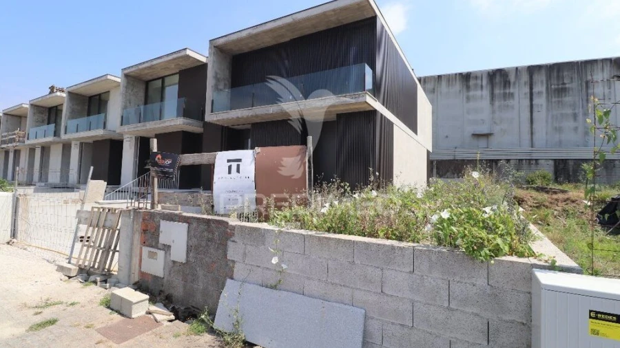 Moradia T3 para Venda em Merelim (São Pedro) e Frossos