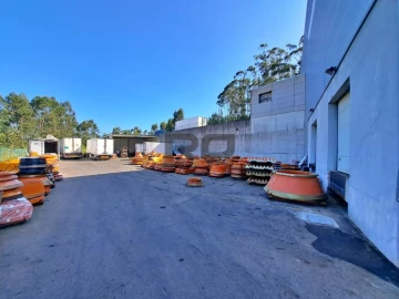 Armazém para Arrendamento em Sandim, Olival, Lever e Crestuma
