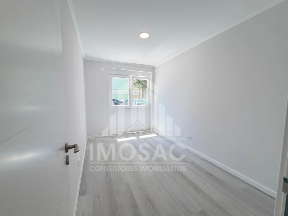 Apartamento T2 para Venda em Benfica Foto 6