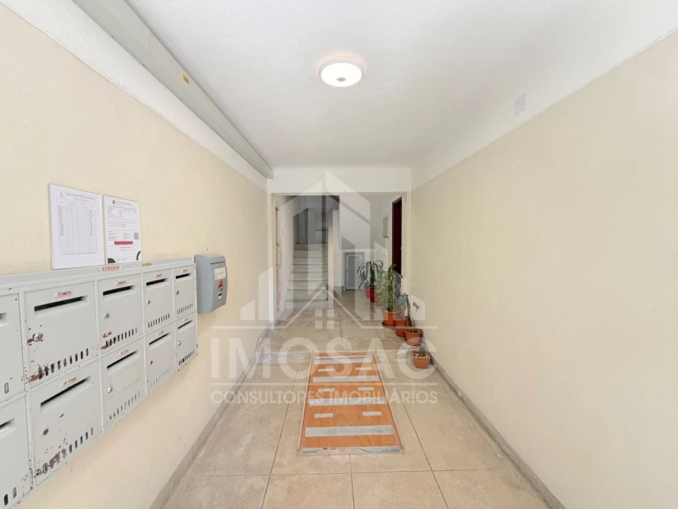 Apartamento T2 para Venda em Benfica Foto 11